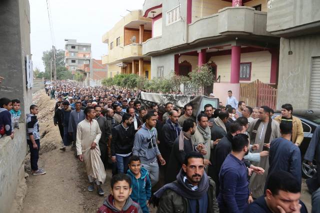 محافظ المنوفية يشيع جنازة الخشن بمسقط رأسه .. بالصور