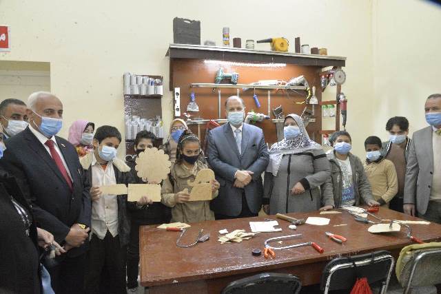 محافظ أسيوط يفتتح مركز التدريب والمعرض الدائم لتكنولوجيا الصناعة بمدرسة طه حنفى