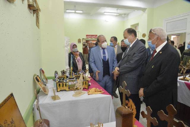 محافظ أسيوط يفتتح مركز التدريب والمعرض الدائم لتكنولوجيا الصناعة بمدرسة طه حنفى
