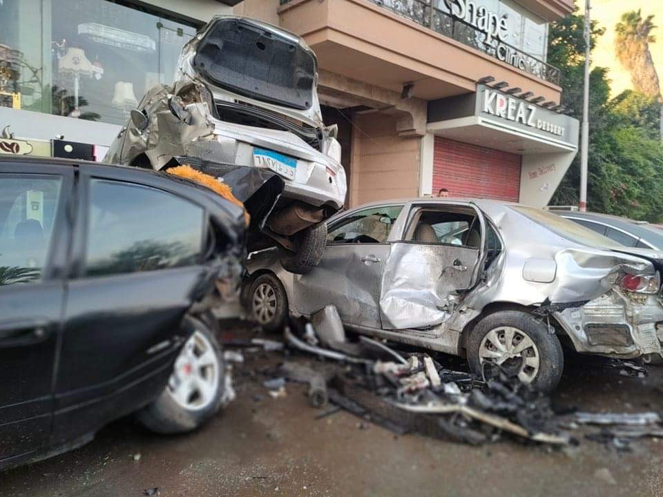 بالاسماء .. إصابة 4 طلاب ثانوي وتحطم 5 سيارات في حادث تصادم المشاية بالمنصورة 