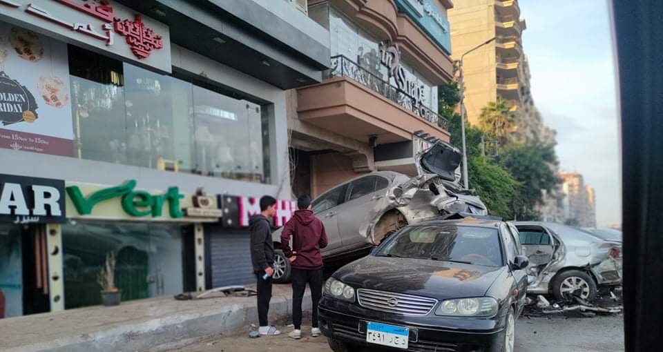 بالاسماء .. إصابة 4 طلاب ثانوي وتحطم 5 سيارات في حادث تصادم المشاية بالمنصورة 