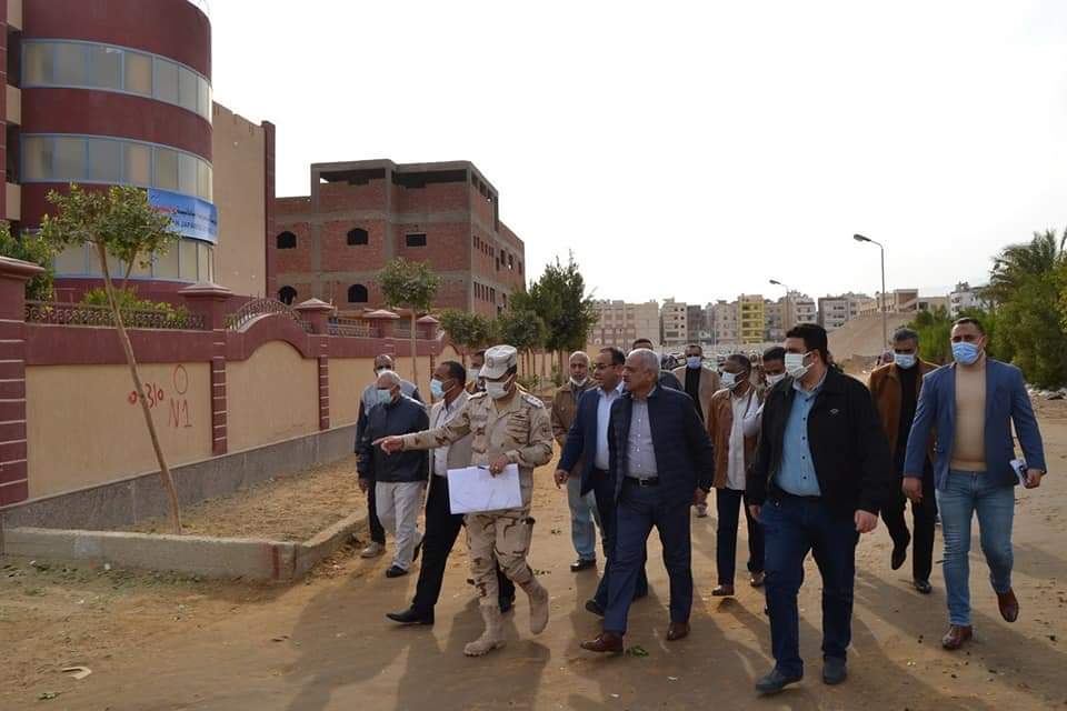 محافظ السويس يتفقد اعمال تطوير شوارع مدينة السلام 1