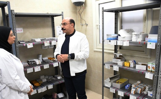 محافظ أسوان يتابع ميدانياً مشروعات حياة كريمة بإجمالى 517 مشروع 