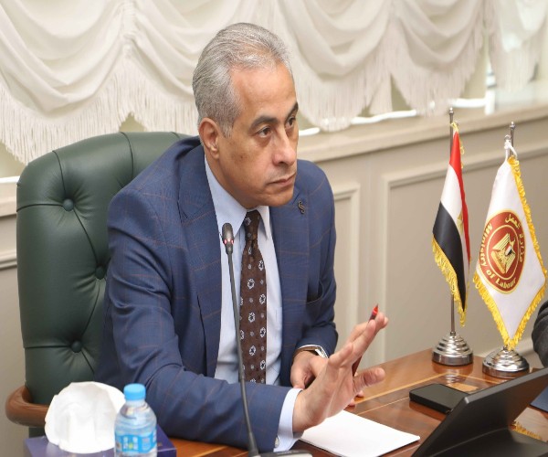 وزير العمل يوجه بسرعة الانتهاء من المنظومة الرقمية والمعلوماتية