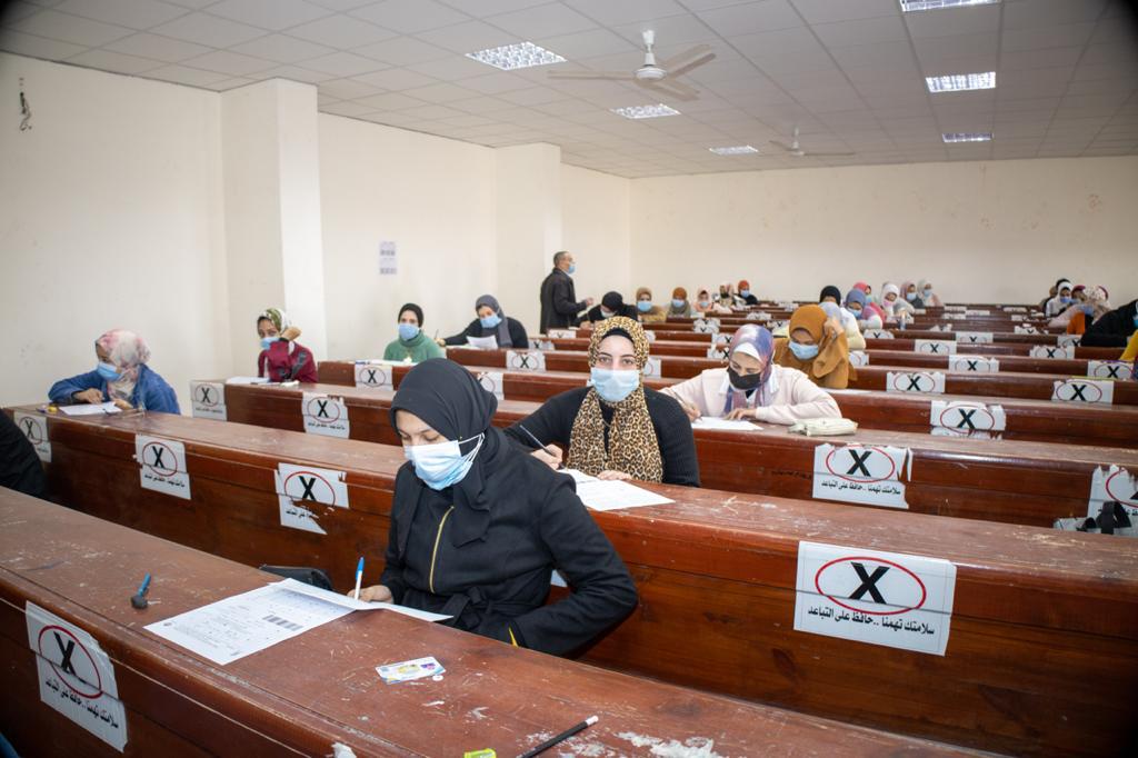 رئيس جامعة طنطا يشدد على الالتزام بالإجراءات الاحترازية -صور 