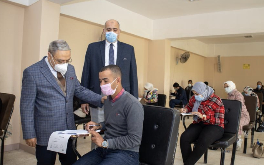 رئيس جامعة طنطا يشدد على الالتزام بالإجراءات الاحترازية -صور 