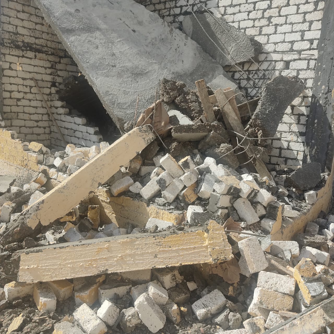 إزالة أعمال بناء جبانات مخالفة  بابيس في الإسكندرية