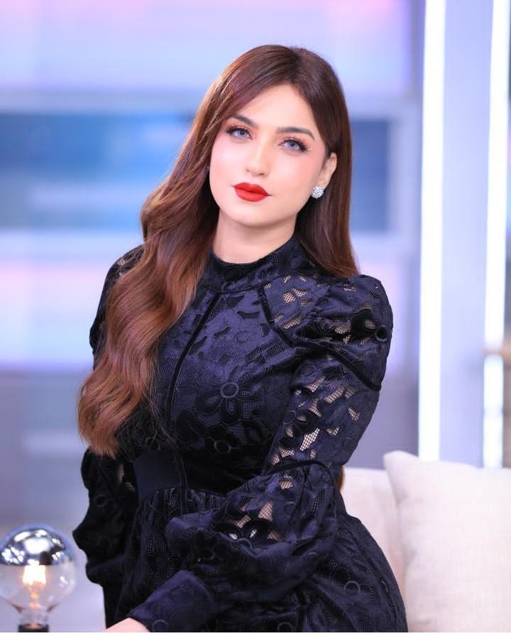 ياسمين عز 