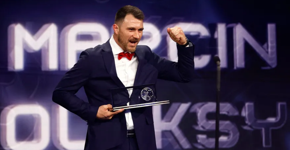 مارسين أوليكسي الفائز بجائزة بوشكاش