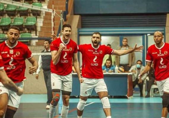 رجال الاهلى فى الطائرة
