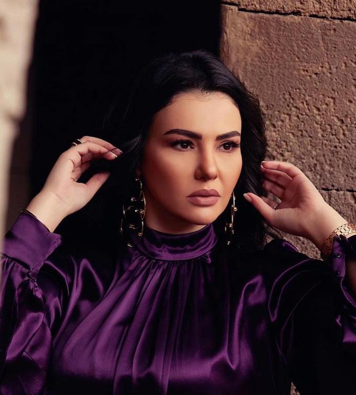 الفنانة دينا فؤاد