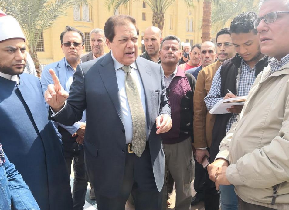 أبو العينين يتفقد أعمال تجديد الساحة الرئيسية لمسجد السيدة زينب