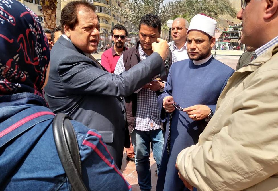أبو العينين يتفقد أعمال تجديد الساحة الرئيسية لمسجد السيدة زينب