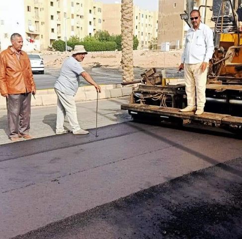 عبد العظيم يتابع أعمال رصف الشوارع الداخليه فى طور سيناء بالصور