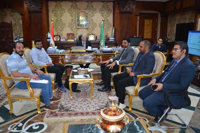 محافظ المنيا يناقش أعمال تنفيذ مشروعات المبادرة الرئاسية 