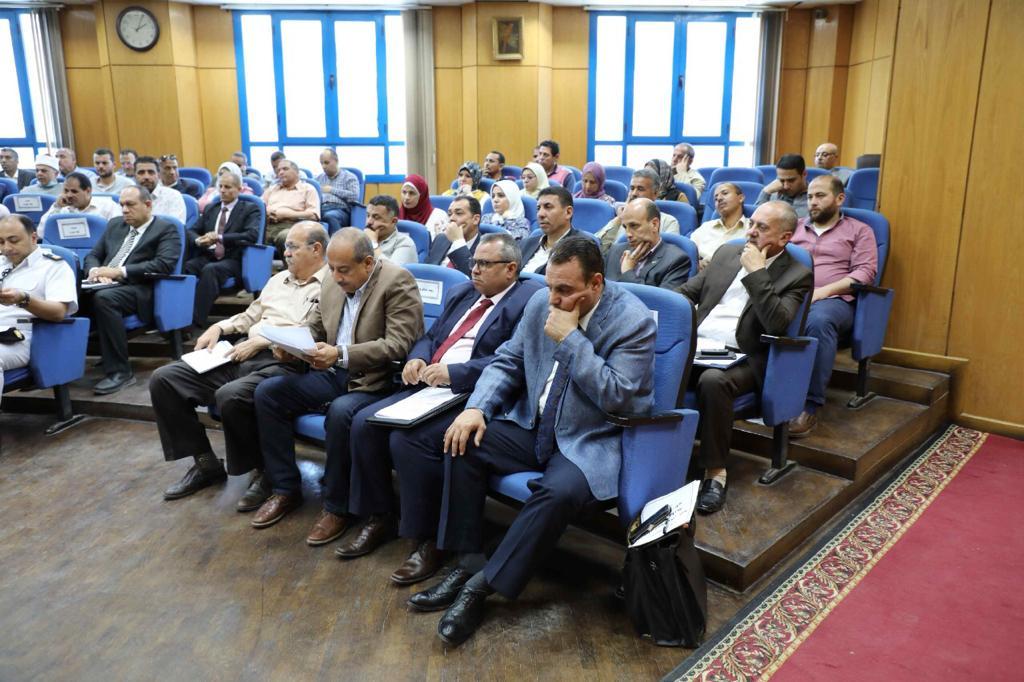 تنفيذى المنيا يناقش مواعيد الامتحانات وجهود الصحة لمواجة كورونا