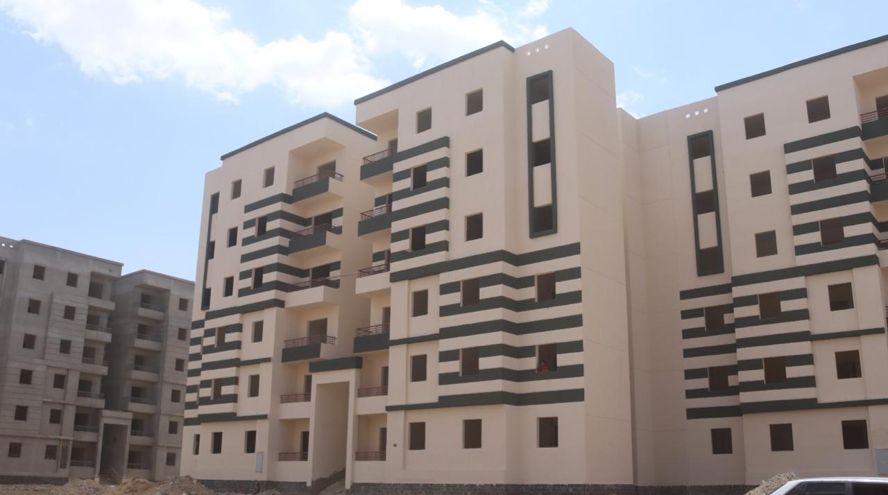 وزيرالإسكان يتابع تنفيذ وحدات«سكن لكل المصريين» بالعاشر من رمضان
