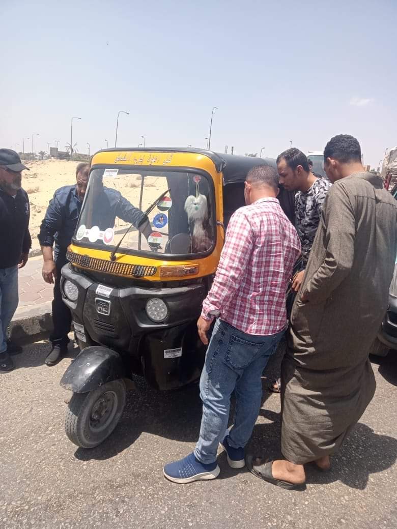 جهاز العبور يصادر 9تكاتك و 36تروسيكل فى حملة بمعاونة الشرطة