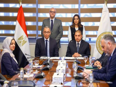 وزيرة التنمية المحلية ومحافظ القليوبية يشهدان توقيع عقد تأجير مجزر شبرا الخيمة