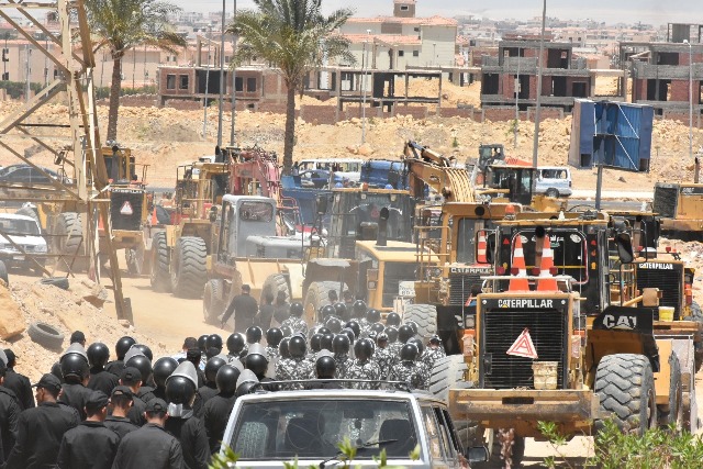 بالصور.. جهاز القاهرة الجديدة ومديرية أمن القاهرة يستردان قطعة أرض بقيمة مليار جنيه