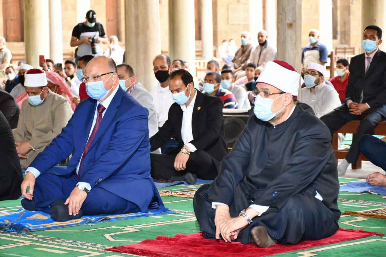وزير الاوقاف ومحافظ القاهرة يشهدان صلاة الجمعة