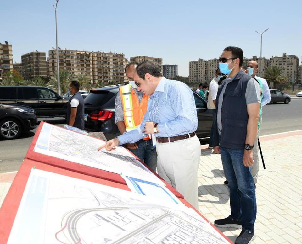 الرئيس يتفقد أعمال تطوير عدد من المحاور والطرق الجديدة بشرق القاهرة