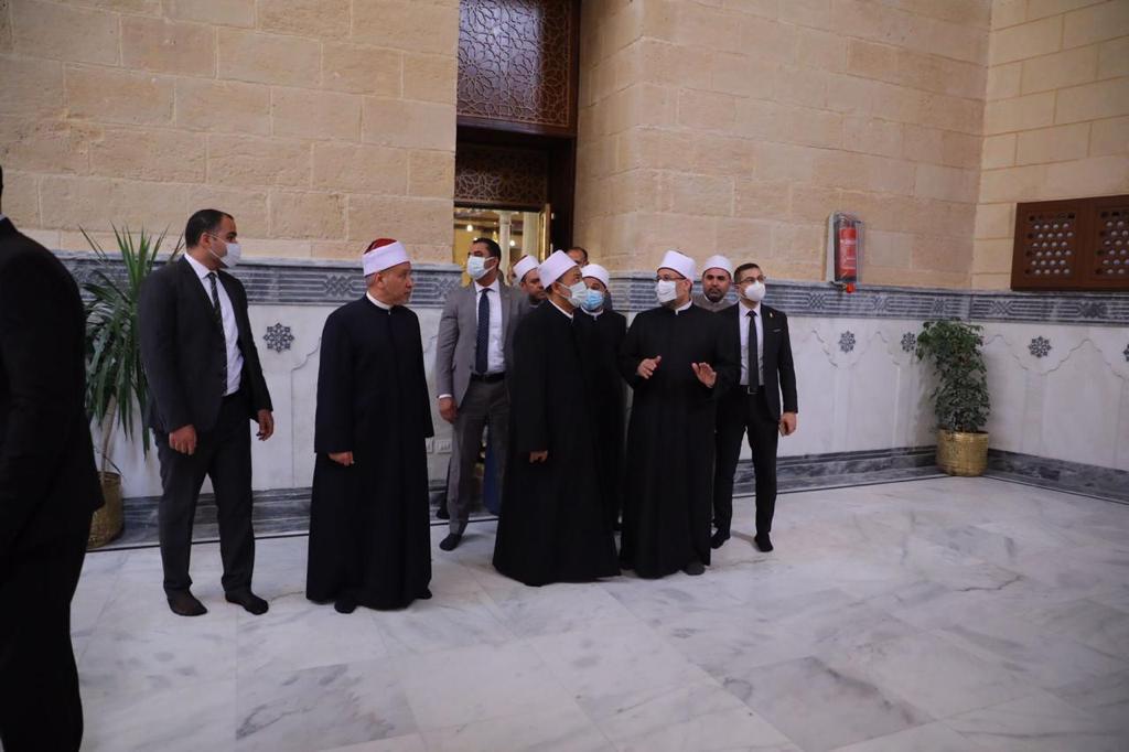 شيخ الأزهر يتفقد أعمال التجديد الشاملة بمسجد الحسين صباح اليوم.. صور