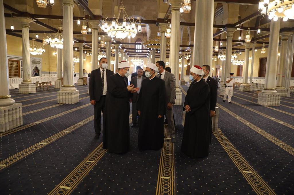 شيخ الأزهر يتفقد أعمال التجديد الشاملة بمسجد الحسين صباح اليوم.. صور
