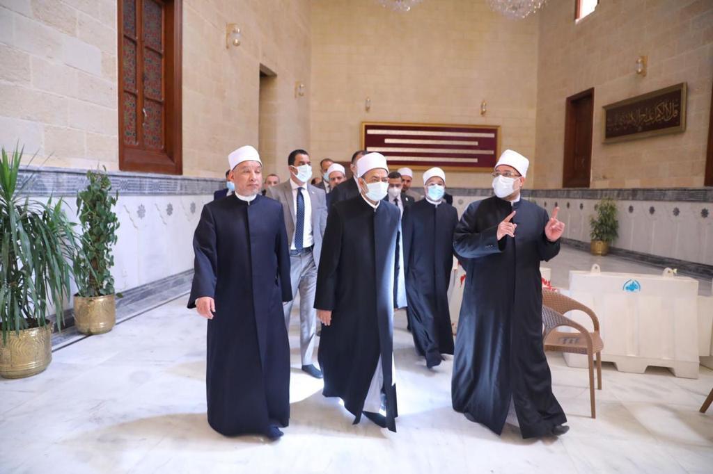 شيخ الأزهر يتفقد أعمال التجديد الشاملة بمسجد الحسين صباح اليوم.. صور