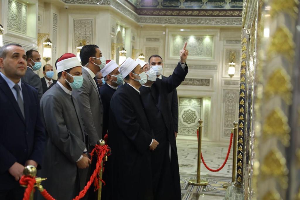 شيخ الأزهر يتفقد أعمال التجديد الشاملة بمسجد الحسين صباح اليوم.. صور