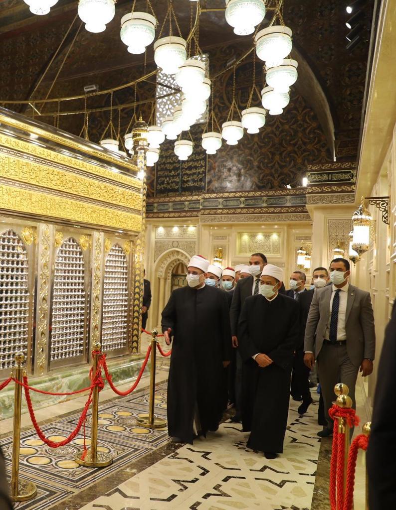 شيخ الأزهر يتفقد أعمال التجديد الشاملة بمسجد الحسين صباح اليوم.. صور