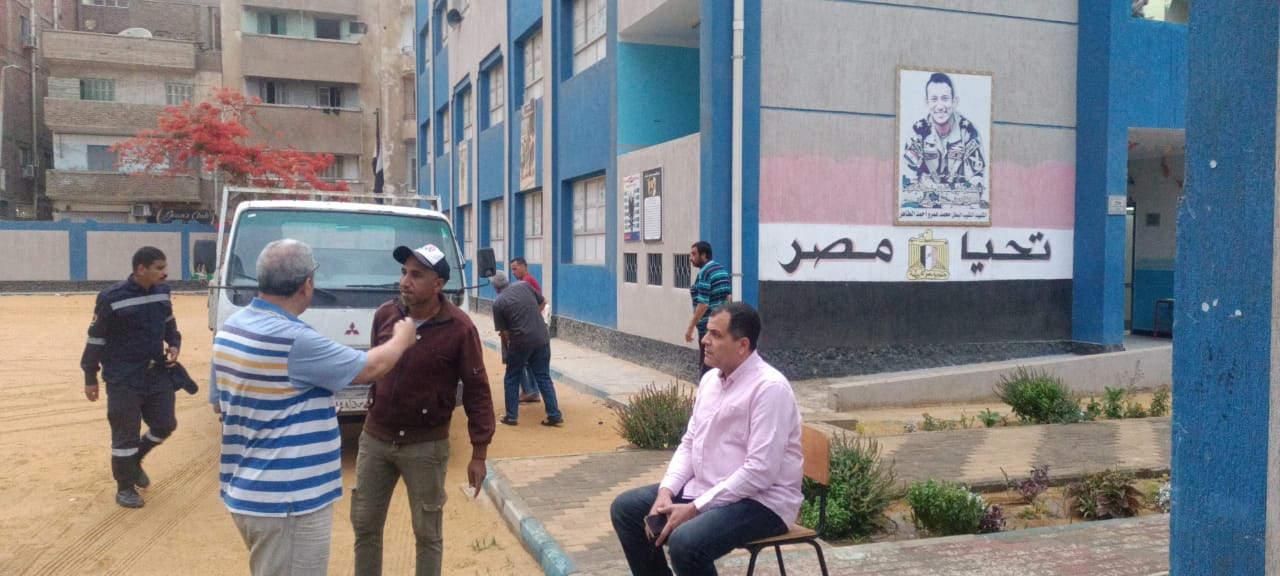 وكيل التعليم بالسويس يتفقد مركز توزيع أسئلة الدبلومات الفنية