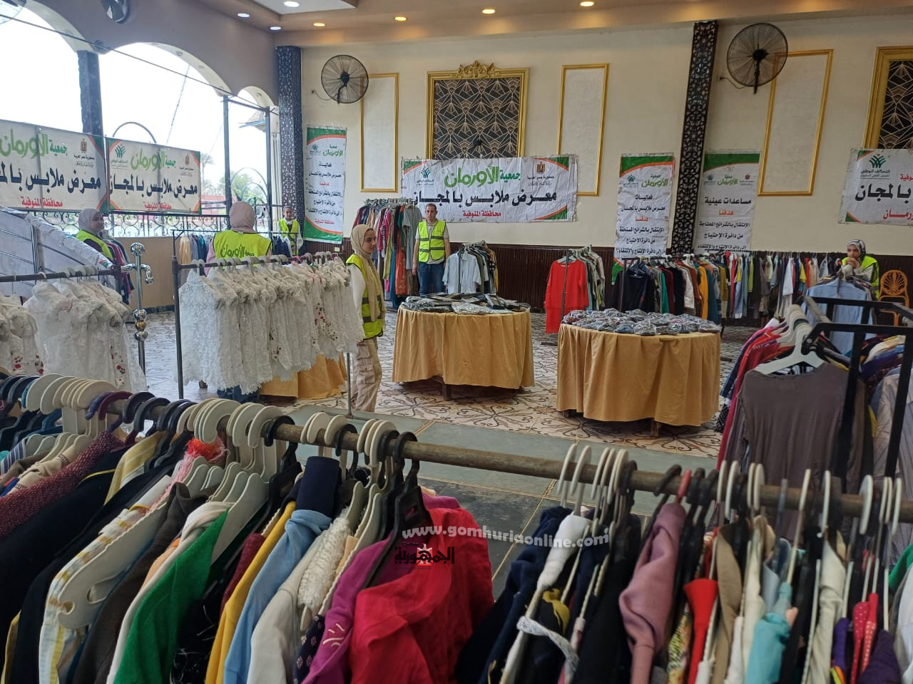 معرض لتوزيع الملابس الجديدة مجانًا بقرى أشمون المنوفية