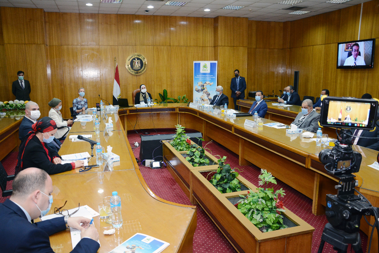 جامع: إنشاء منصة الكترونية لتبادل المخلفات الصناعية ومركز متخصص لتبنى أفكار الشباب