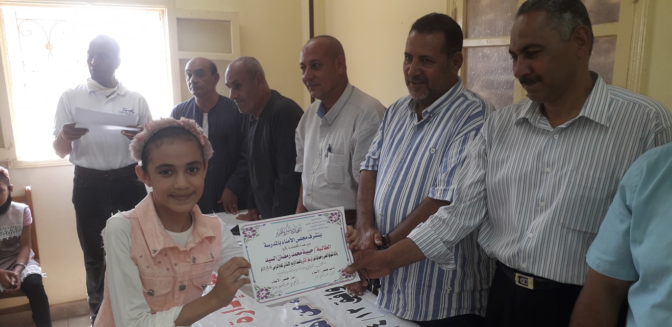 بالصور.. مركز «شباب الجعافرة» يكرم أوائل الشهادة الابتدائية 