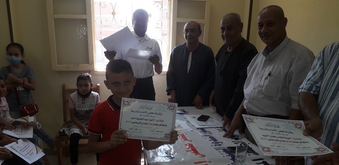 بالصور.. مركز «شباب الجعافرة» يكرم أوائل الشهادة الابتدائية 