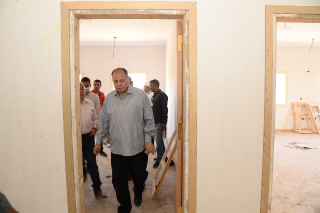 محافظ أسيوط يتفقد أعمال انشاء مجمع خدمات المواطنين والخدمات الزراعية بقرية بني شقير بمركز منفلوط