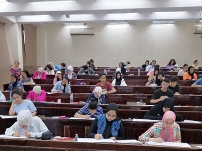طلاب الثانوية العامة يؤدون اختبارات القدرات