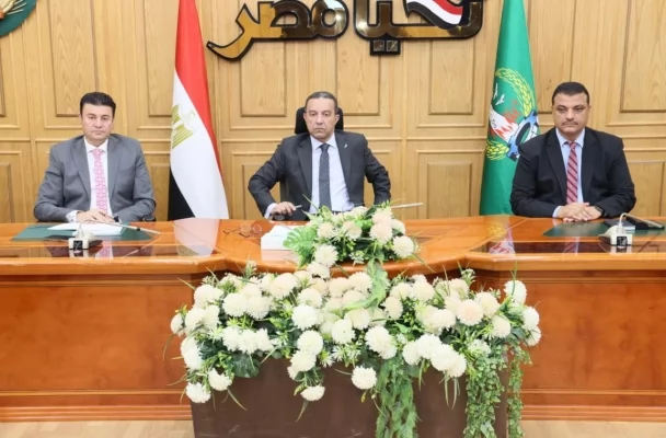 اللواء عمرو الغريب محافظ المنوفية خلال الإجتماع