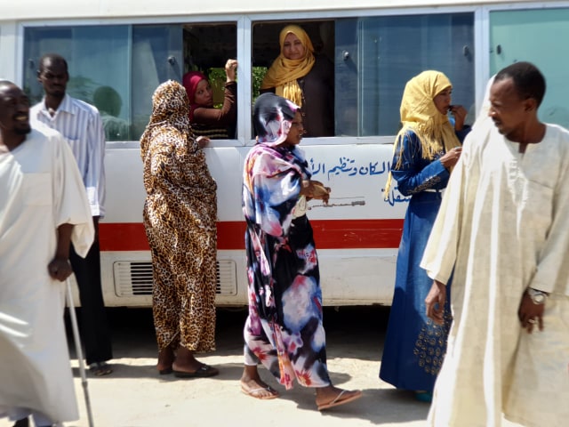 قافلة طبية  بحدائق الاهرام لعلاج الاهالي بالمجان.. صور