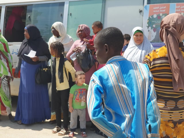 قافلة طبية  بحدائق الاهرام لعلاج الاهالي بالمجان.. صور