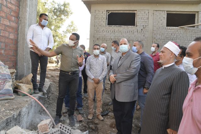 محافظ أسيوط يتفقد أعمال تنفيذ مشروع صرف صحي قرية المطيعة بتكلفة 76 مليون جنيه