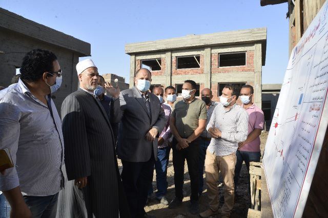 محافظ أسيوط يتفقد أعمال تنفيذ مشروع صرف صحي قرية المطيعة بتكلفة 76 مليون جنيه