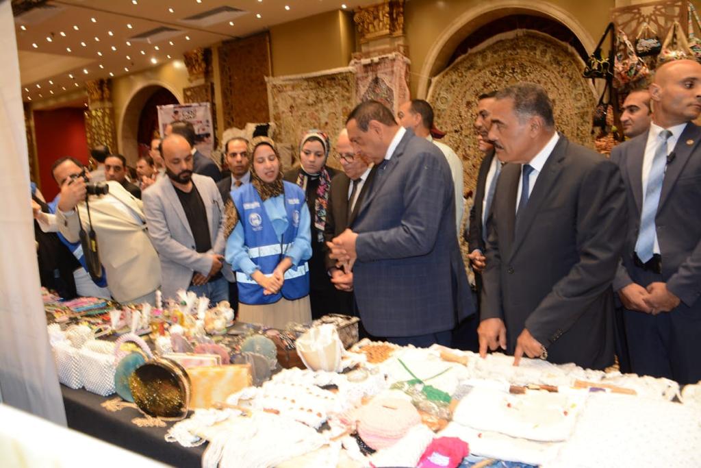 مشاركة قوية لمنتجات مطروح بمعرض ايادي مصر للحرف اليدوية 
