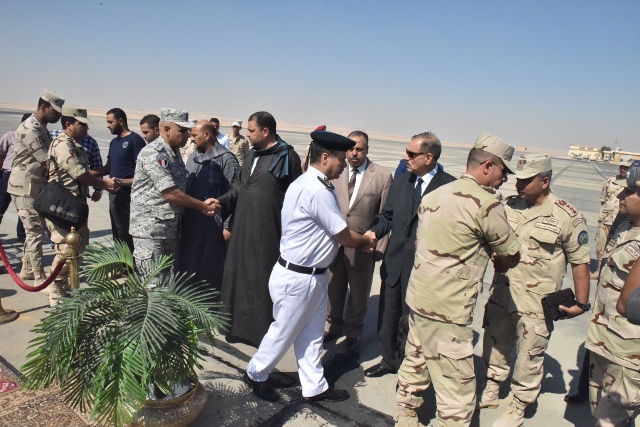 محافظ أسيوط يتقدم الجنازة العسكرية للشهيد البطل 