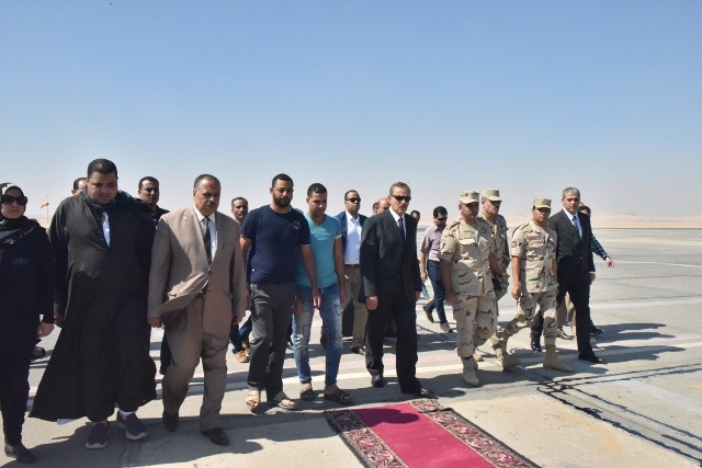 محافظ أسيوط يتقدم الجنازة العسكرية للشهيد البطل 