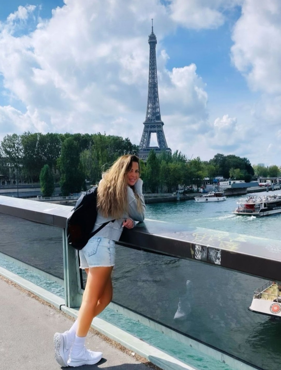 بهوت شورت.. إطلالة جذابة لـ ريم مصطفى من باريس