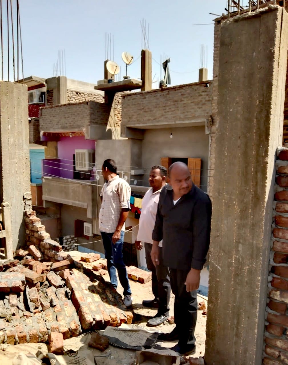 إزالة ٣٠ حالة تعدى بالبناء بدون تصريح بمدينة الأقصر 