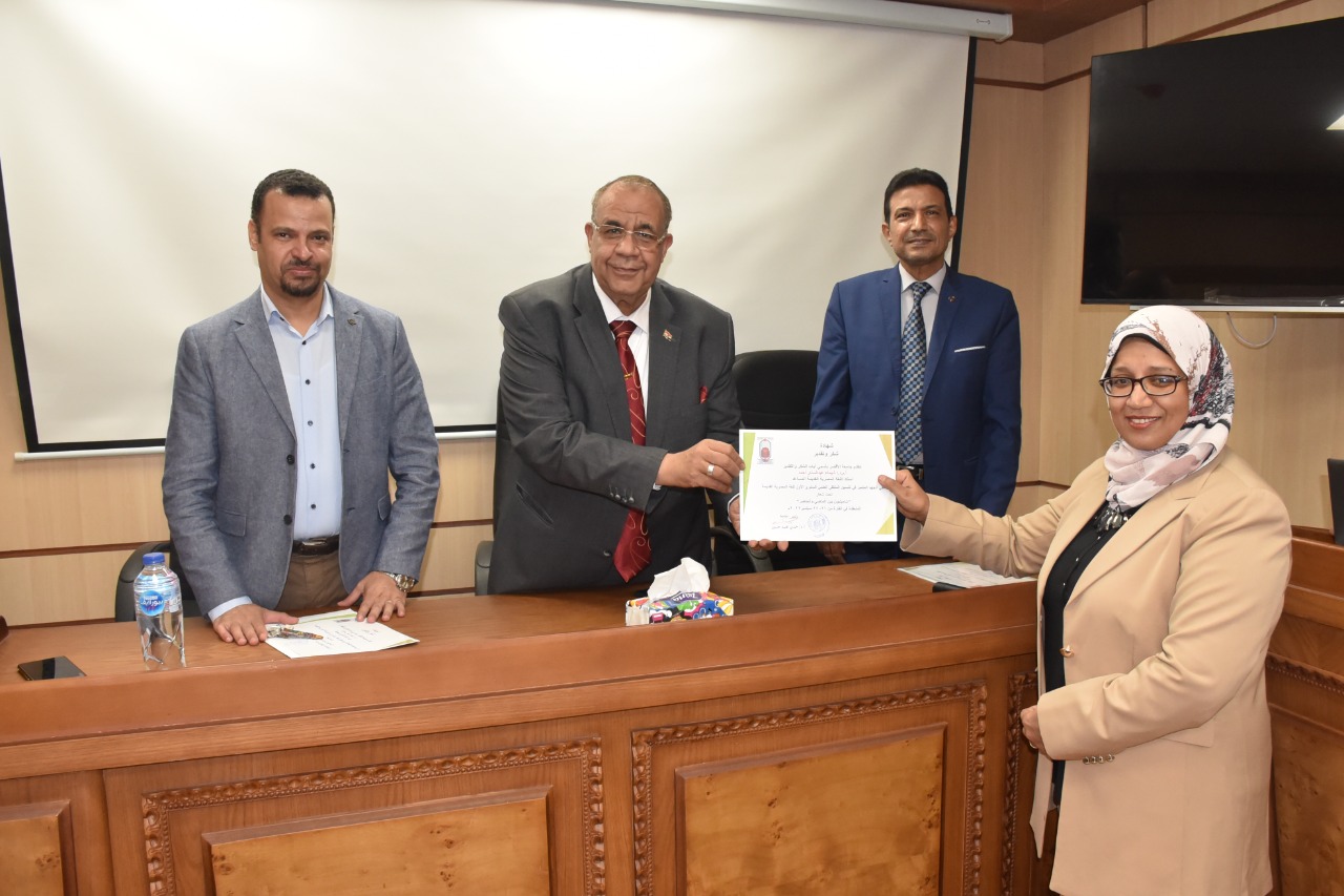 رئيس جامعة الأقصر يشهد ختام ملتقى اللغة المصرية القديمة