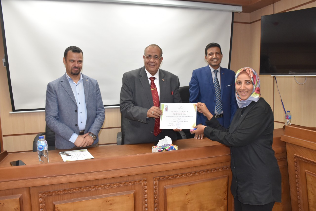 رئيس جامعة الأقصر يشهد ختام ملتقى اللغة المصرية القديمة